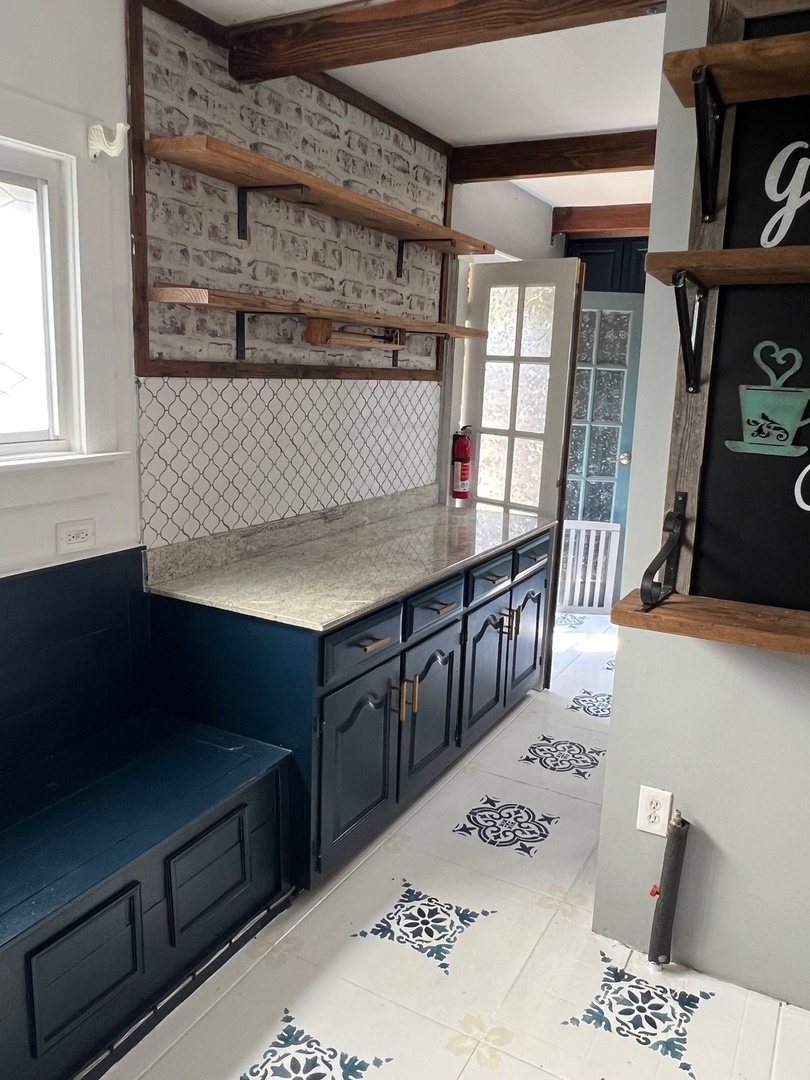 445 S ELLIS Street, Bensenville, IL 60106