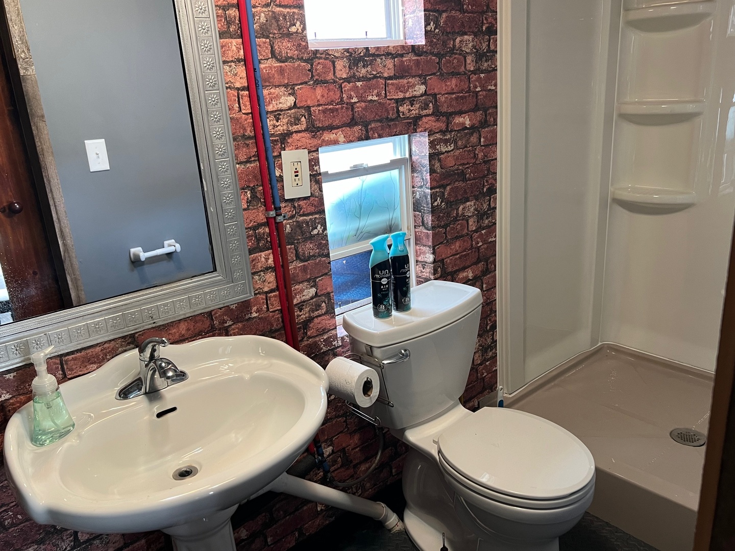 445 S ELLIS Street, Bensenville, IL 60106