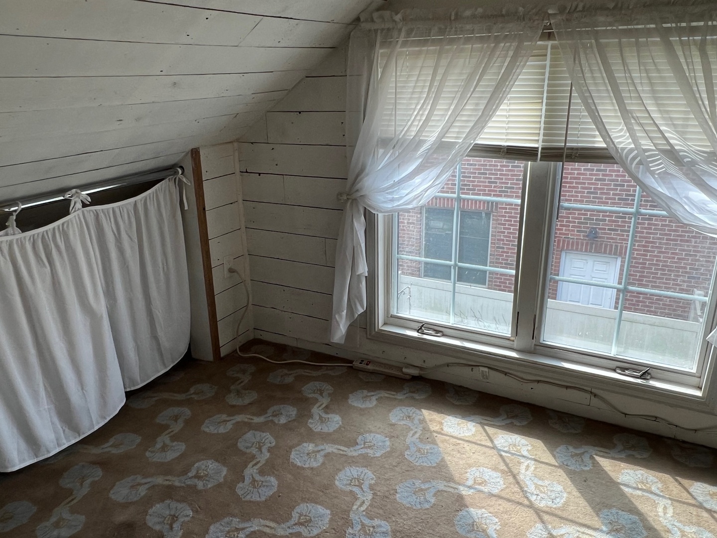 445 S ELLIS Street, Bensenville, IL 60106