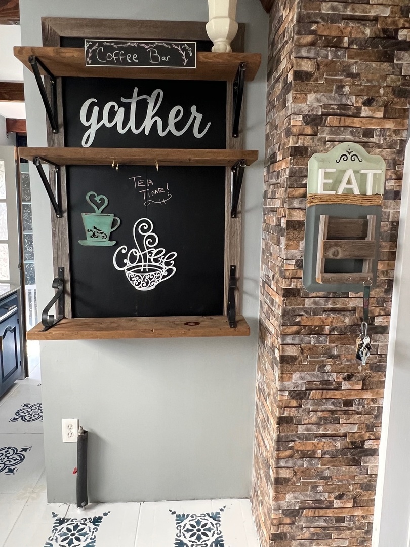 445 S ELLIS Street, Bensenville, IL 60106