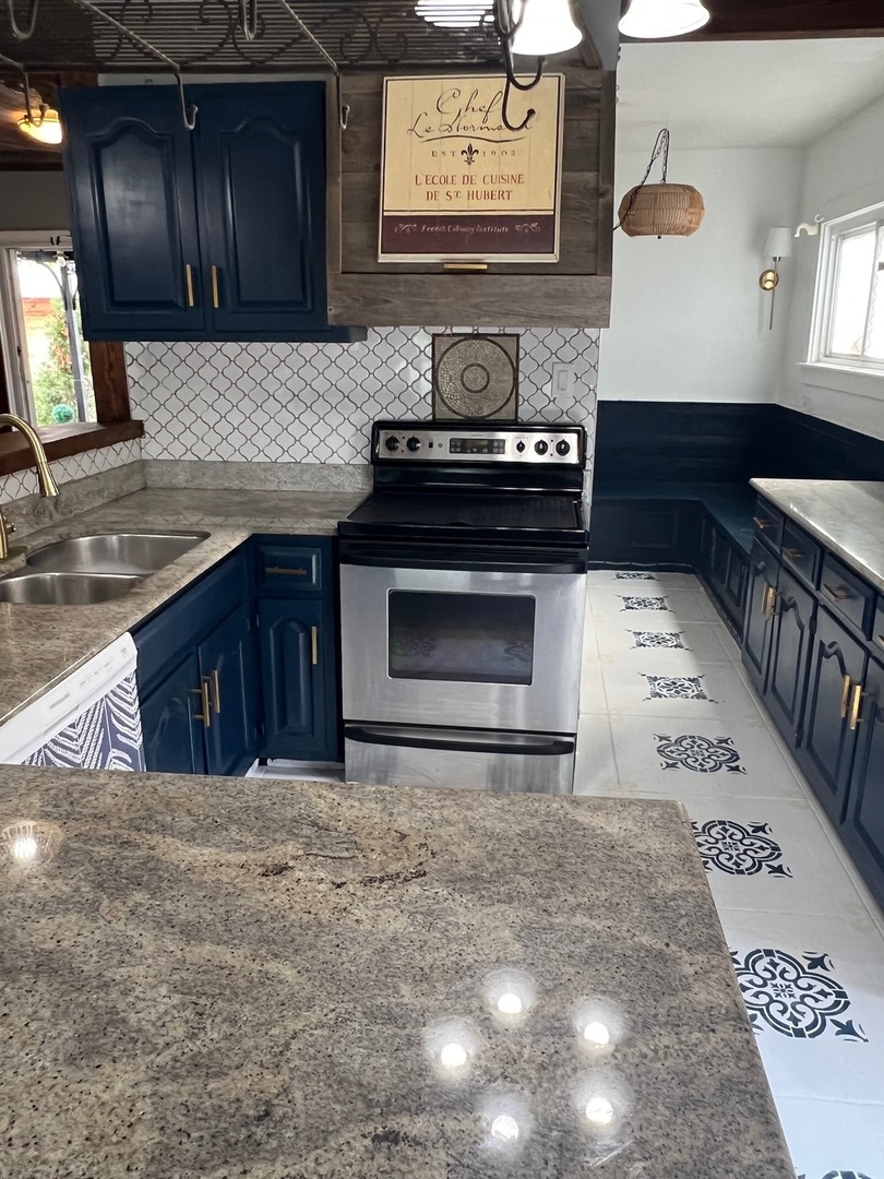 445 S ELLIS Street, Bensenville, IL 60106