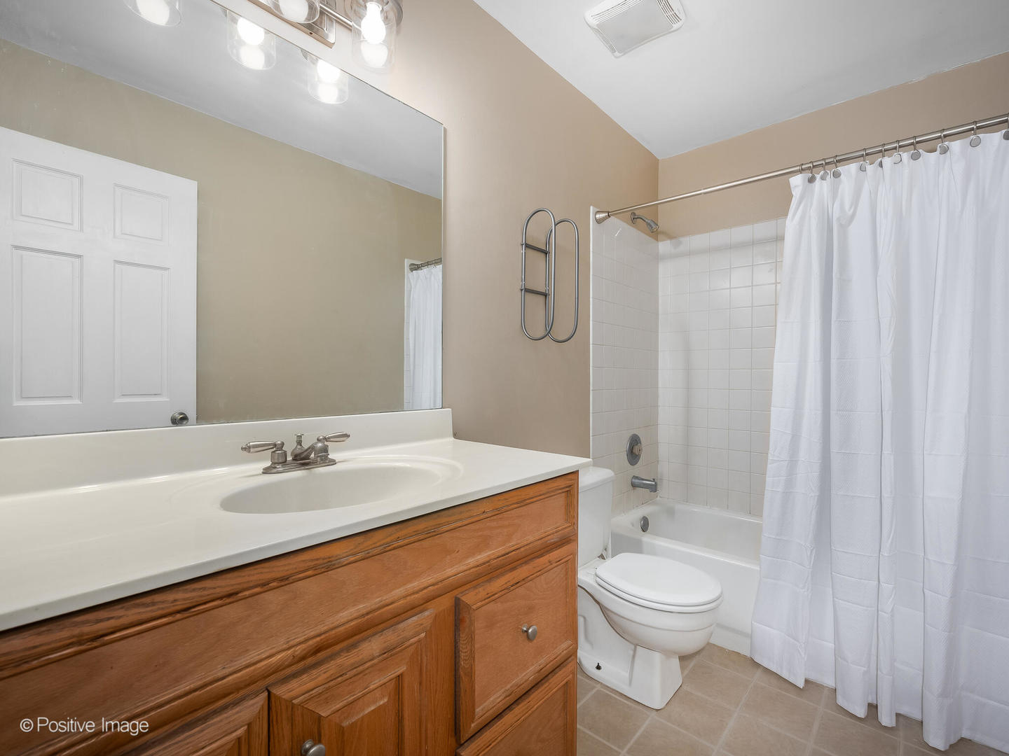 1201 Boxwood Drive, Crystal Lake, IL 60014