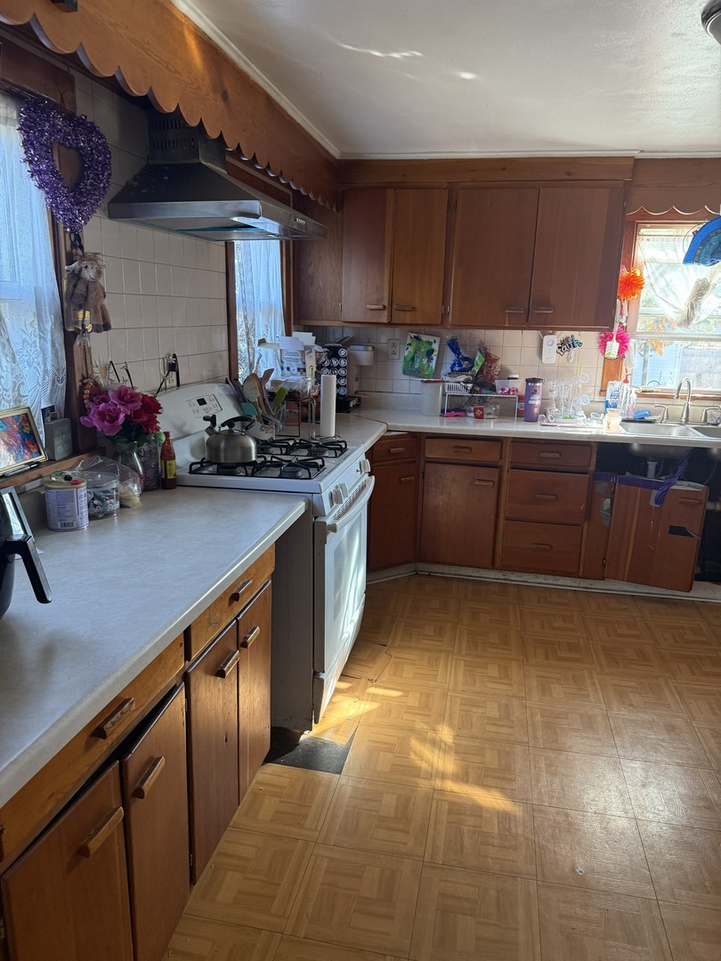 2903 Gideon Avenue, Zion, IL 60099