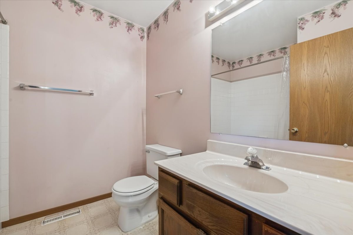 217 Barnwood Trail, McHenry, IL 60050