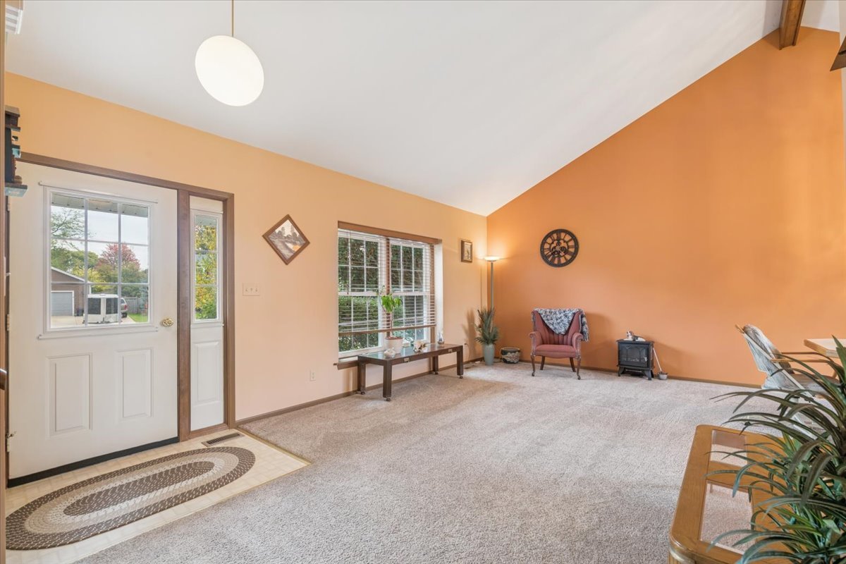 217 Barnwood Trail, McHenry, IL 60050