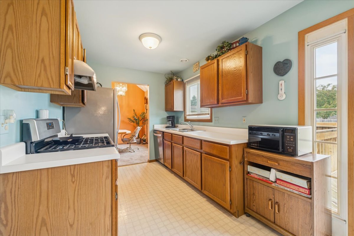 217 Barnwood Trail, McHenry, IL 60050