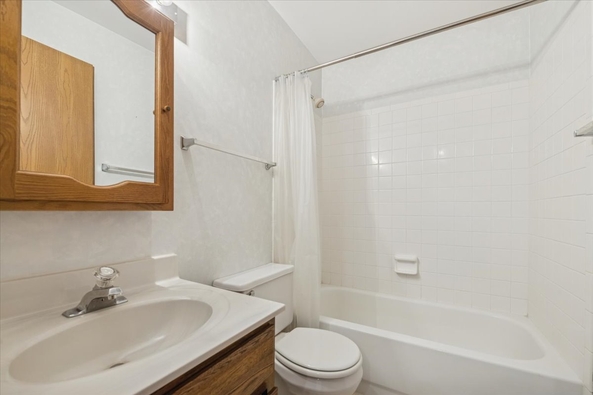 217 Barnwood Trail, McHenry, IL 60050