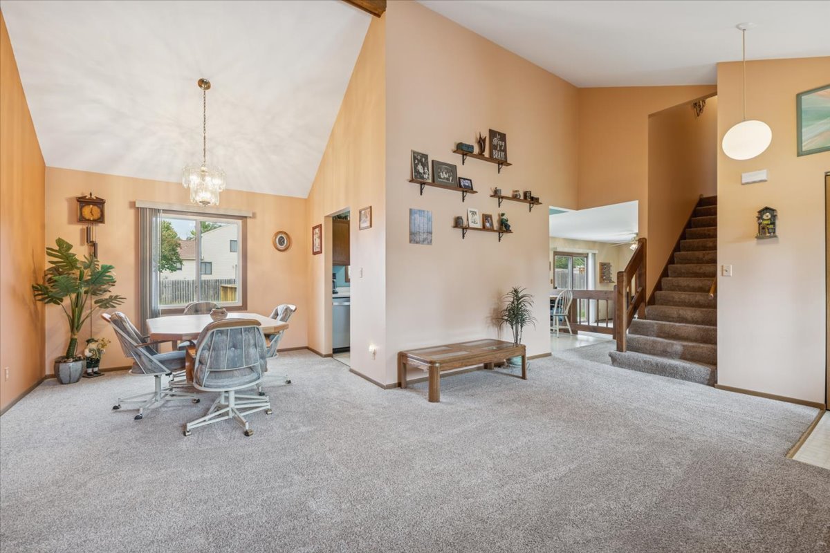 217 Barnwood Trail, McHenry, IL 60050