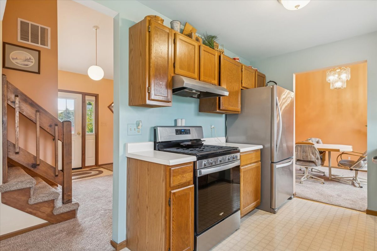 217 Barnwood Trail, McHenry, IL 60050