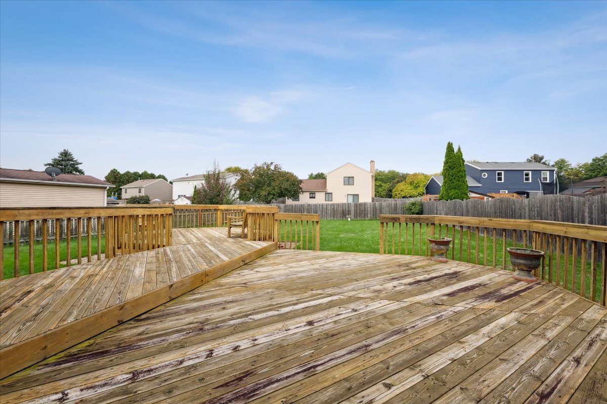 217 Barnwood Trail, McHenry, IL 60050