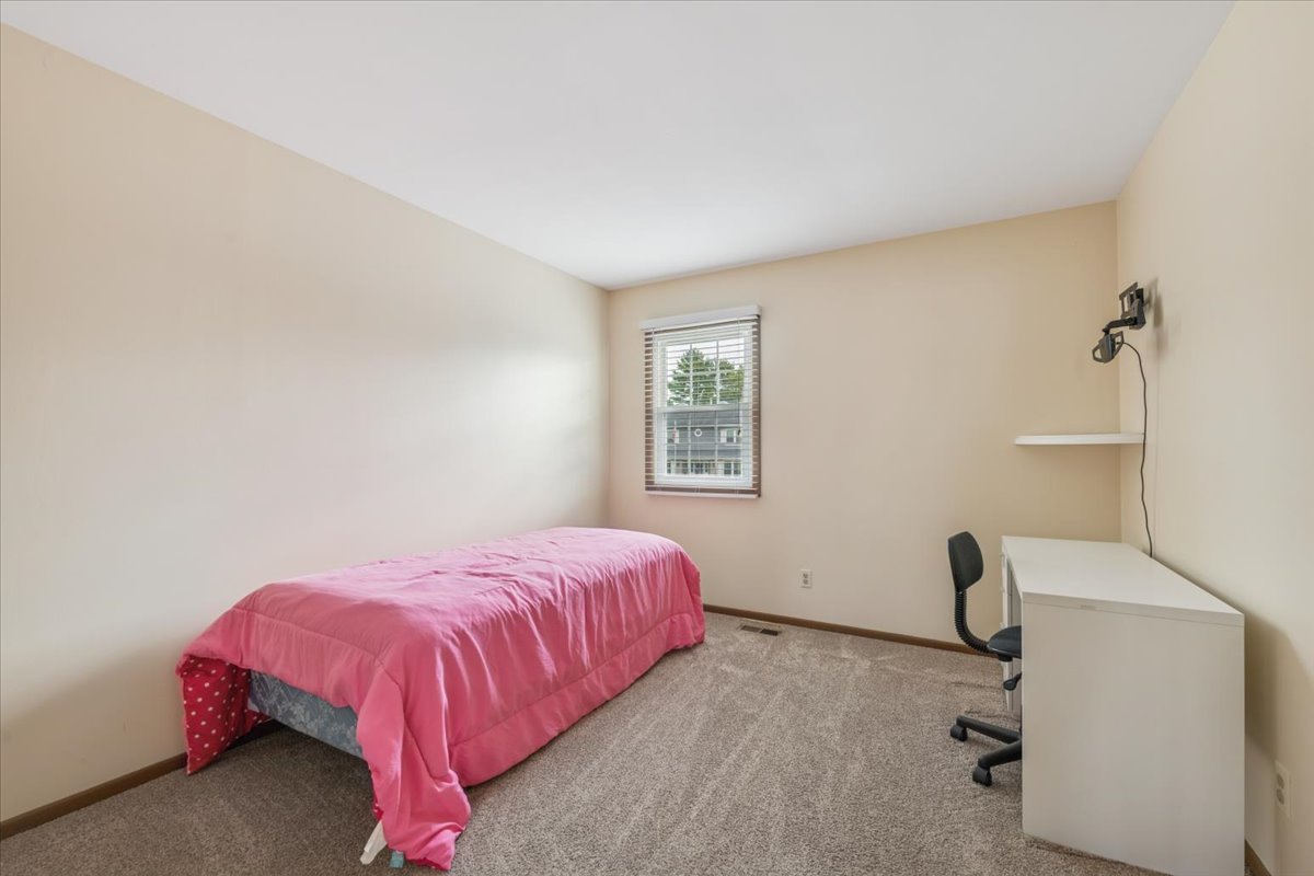 217 Barnwood Trail, McHenry, IL 60050