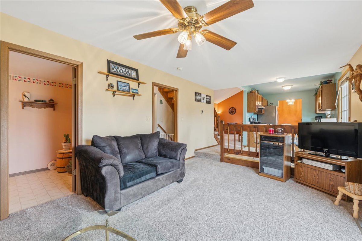 217 Barnwood Trail, McHenry, IL 60050