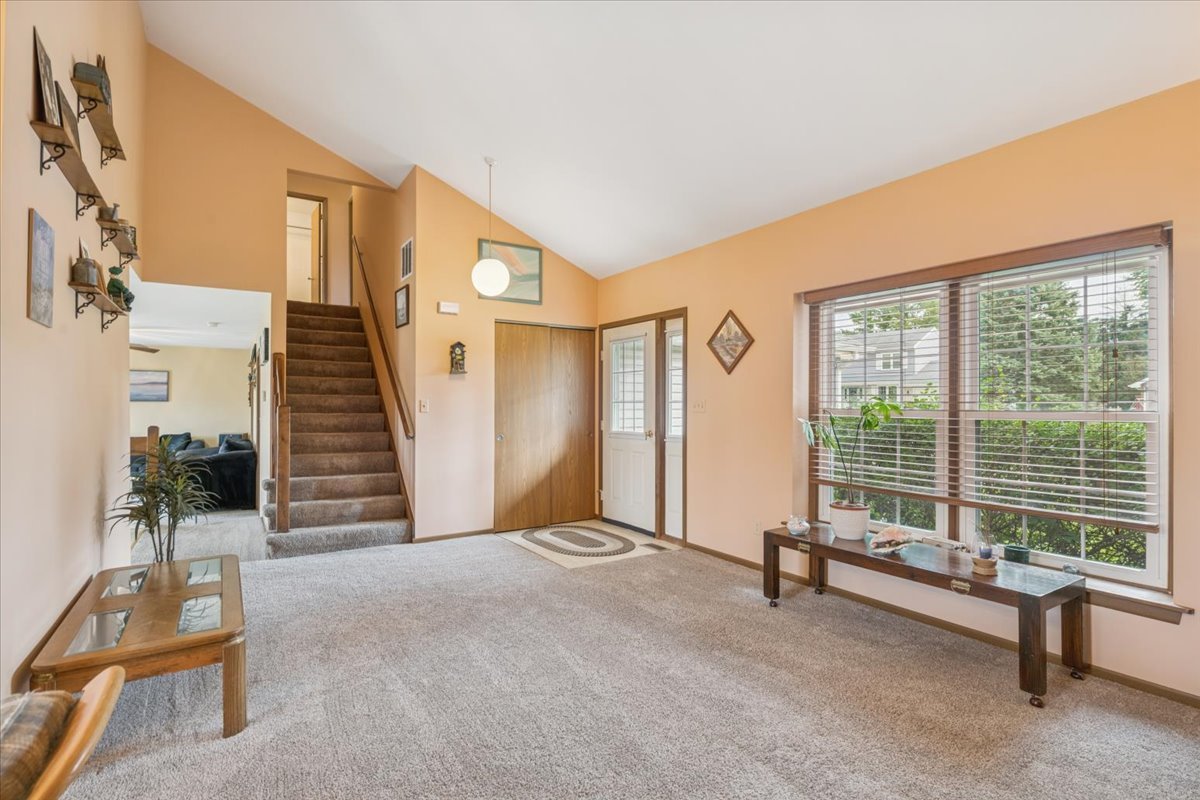 217 Barnwood Trail, McHenry, IL 60050