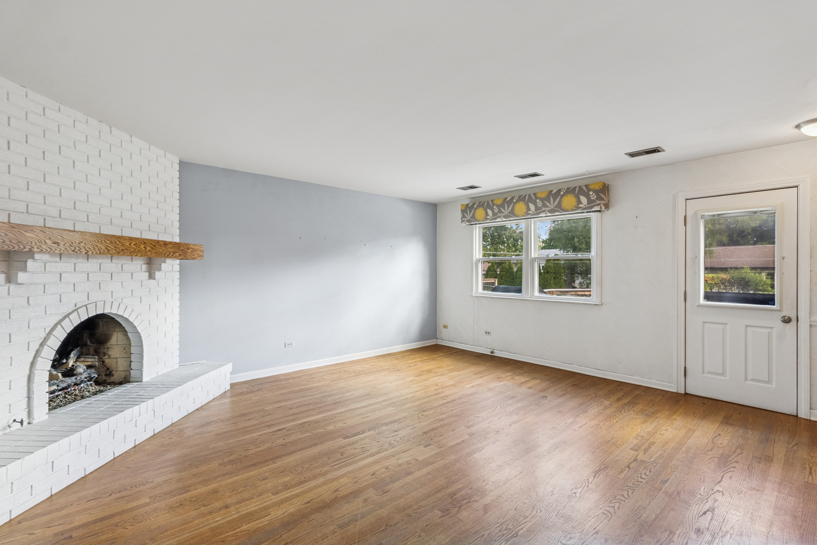 133 Coral Lane, Wheeling, IL 60090