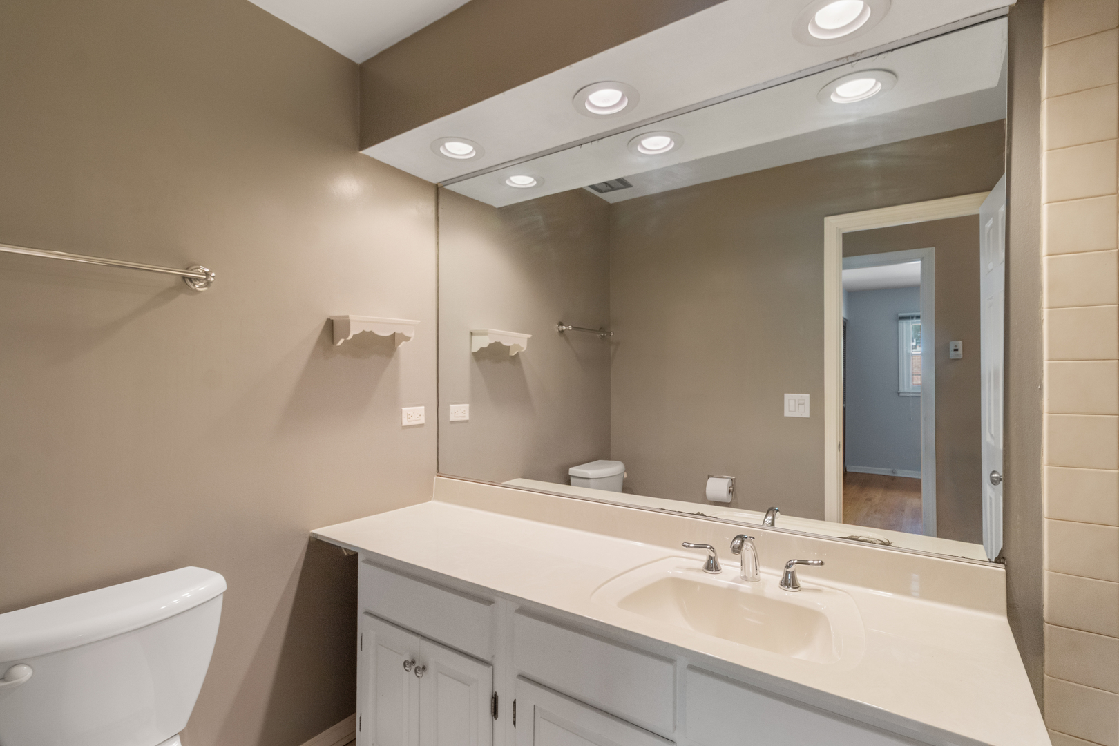 133 Coral Lane, Wheeling, IL 60090