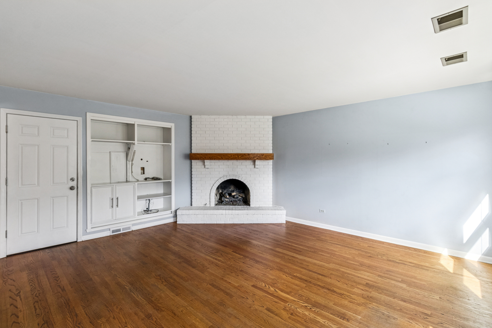 133 Coral Lane, Wheeling, IL 60090