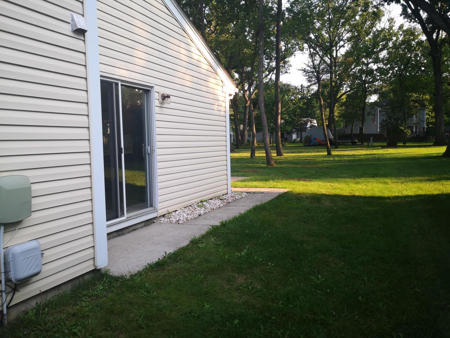 709 Dartmouth Drive, Island Lake, IL 60042