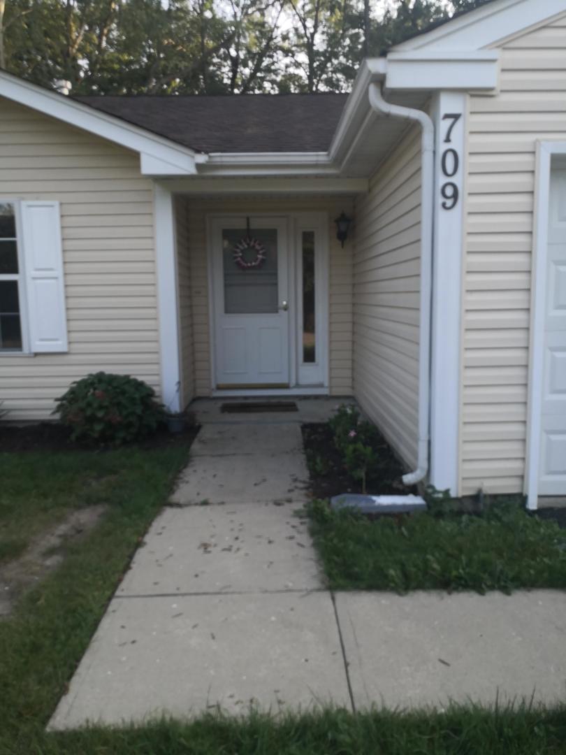 709 Dartmouth Drive, Island Lake, IL 60042