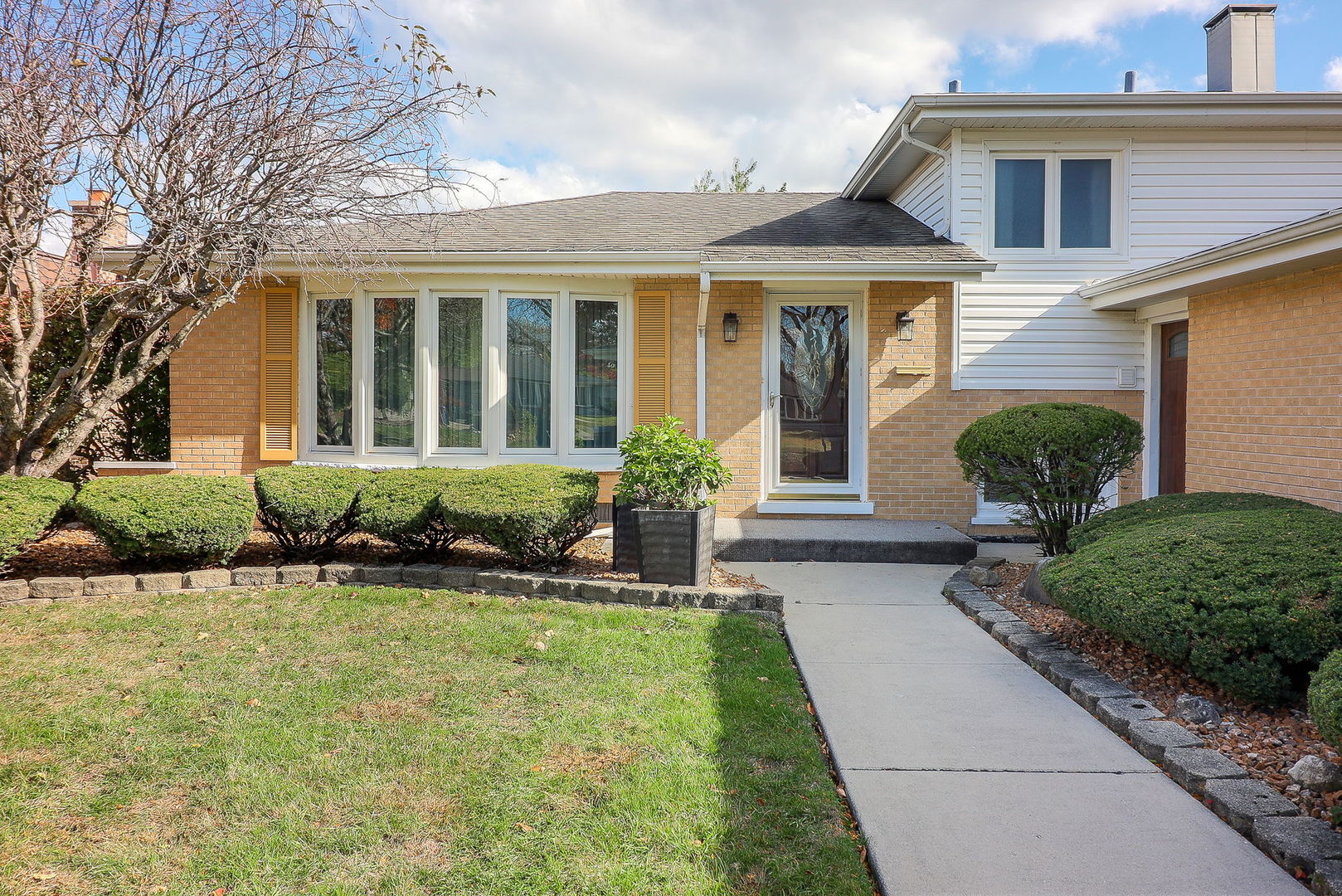 7213 Emerson Drive, Darien, IL 60561