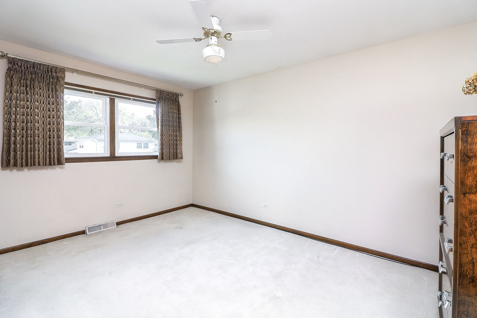 7213 Emerson Drive, Darien, IL 60561