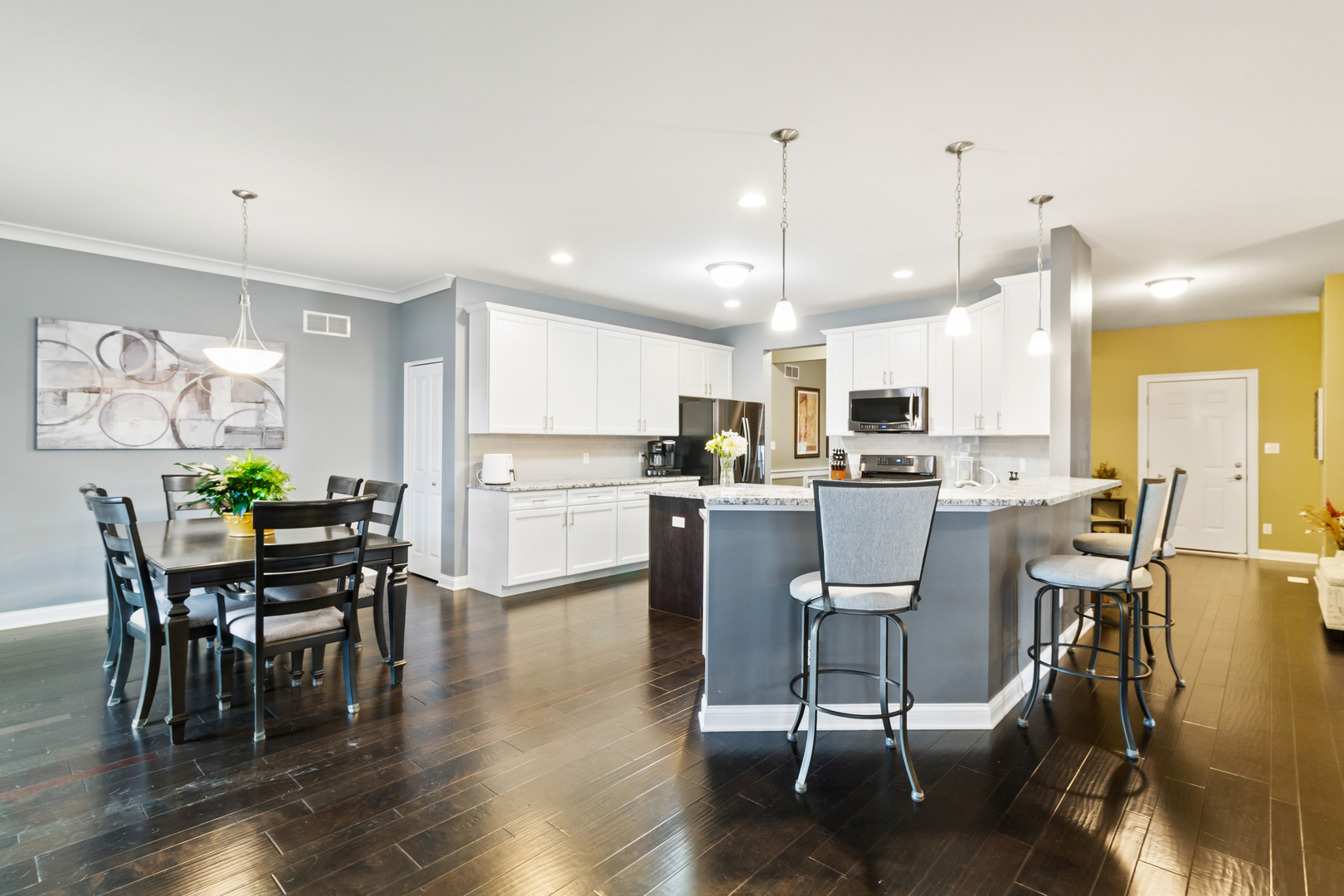 620 Edinburg Drive, Griffith, IN 46319