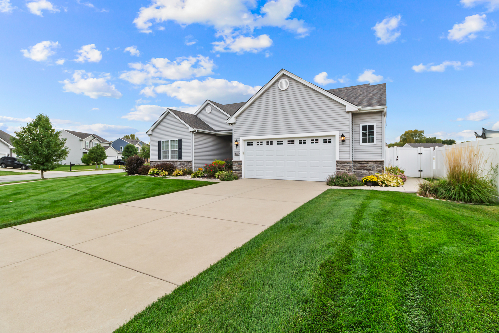 620 Edinburg Drive, Griffith, IN 46319