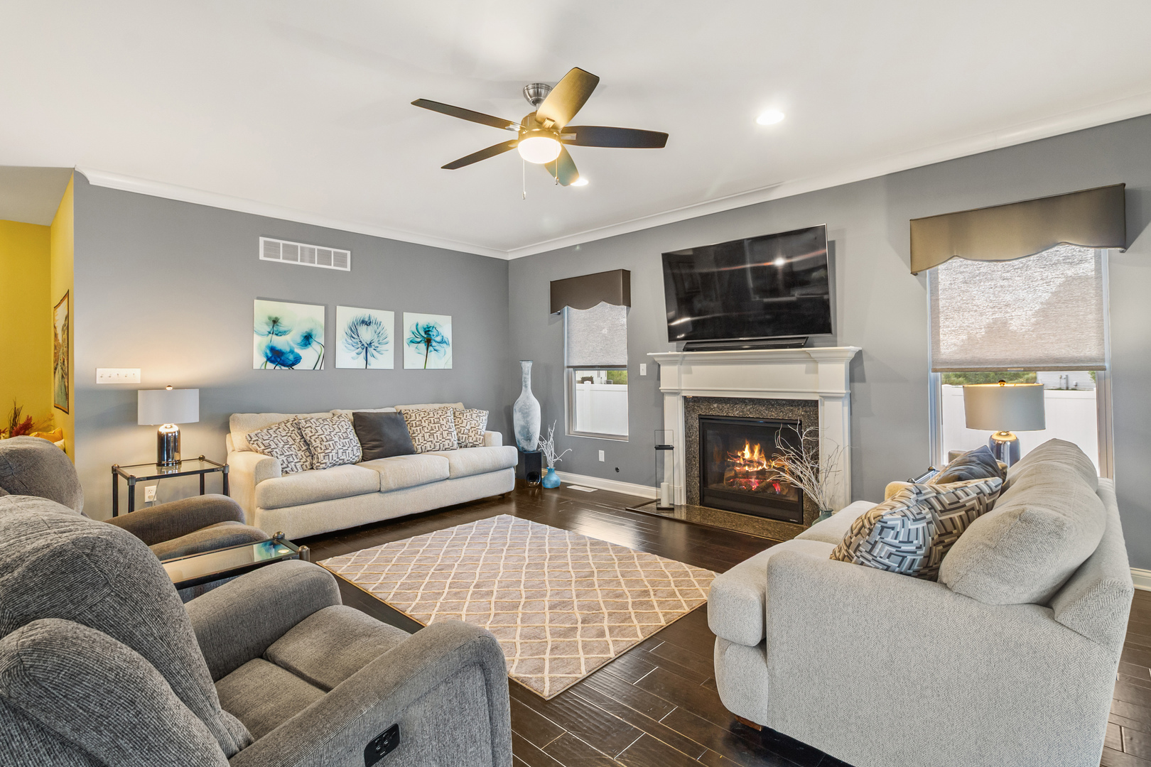 620 Edinburg Drive, Griffith, IN 46319
