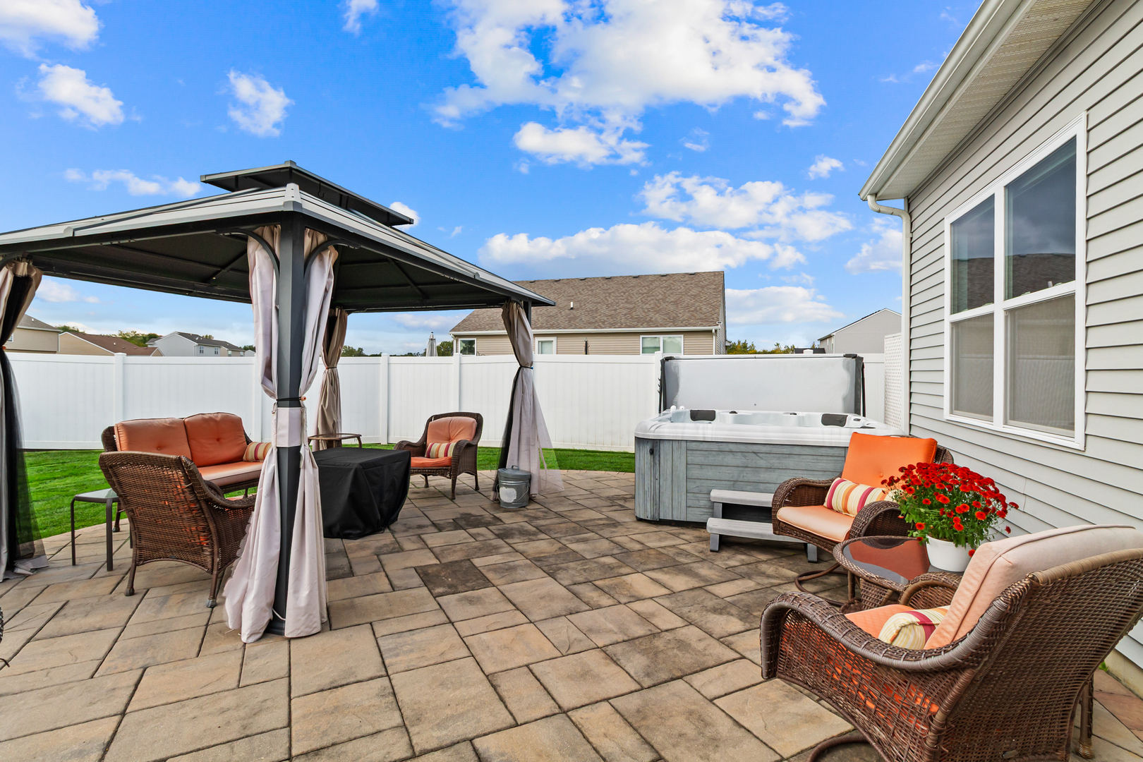 620 Edinburg Drive, Griffith, IN 46319