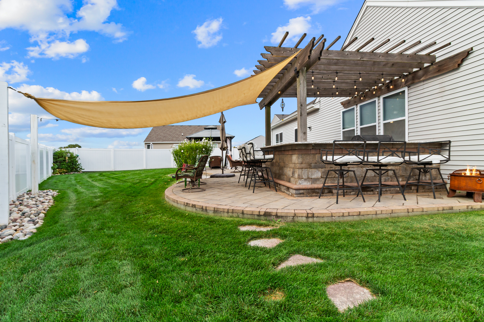 620 Edinburg Drive, Griffith, IN 46319