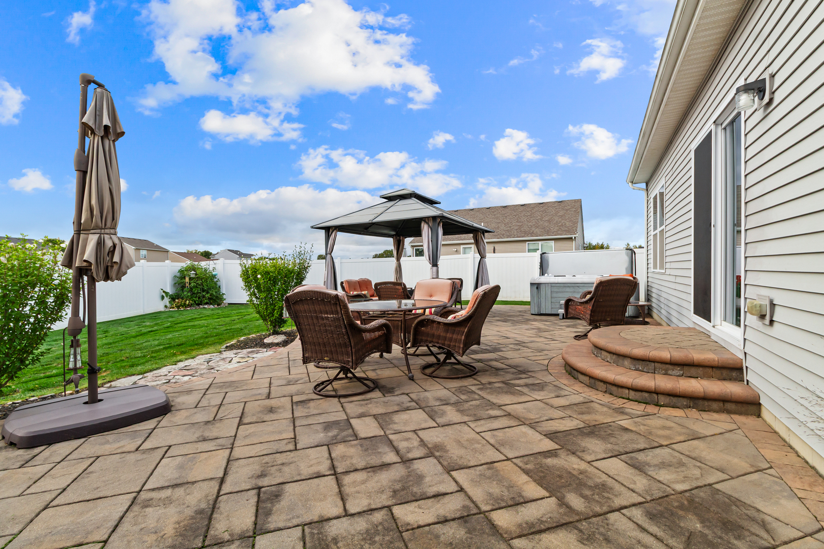 620 Edinburg Drive, Griffith, IN 46319