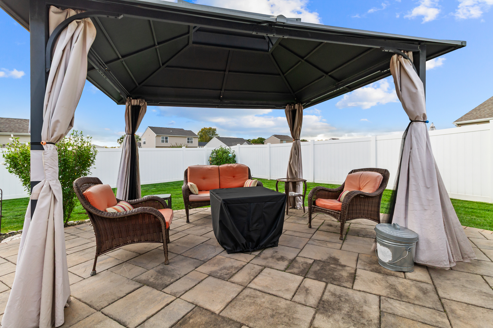 620 Edinburg Drive, Griffith, IN 46319