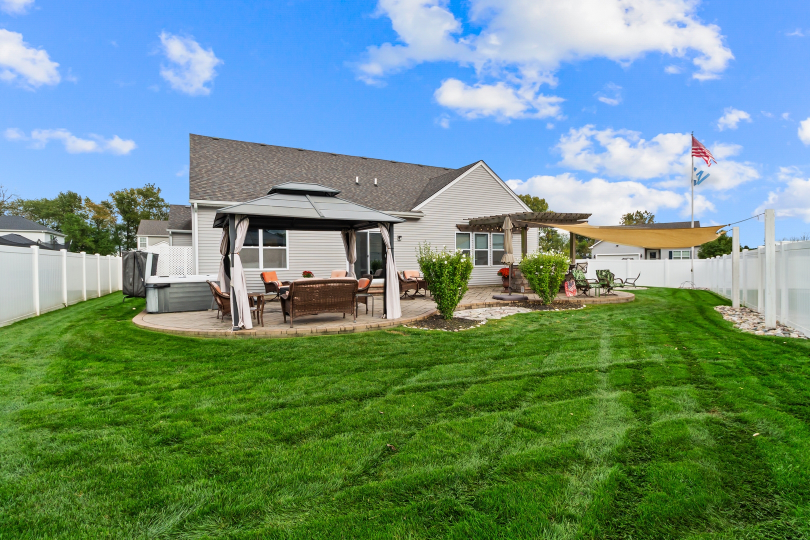 620 Edinburg Drive, Griffith, IN 46319
