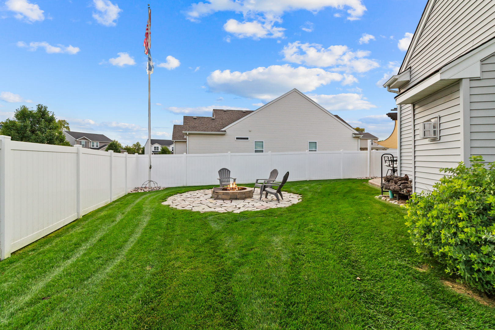 620 Edinburg Drive, Griffith, IN 46319