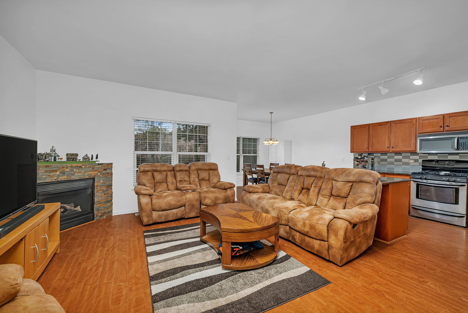 16785 HAZELWOOD Drive, Plainfield, IL 60544