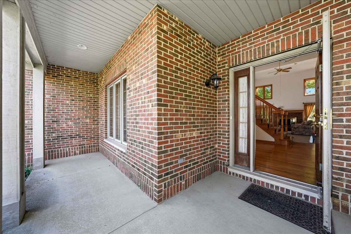 8 Mossfield Court, Sugar Grove, IL 60554