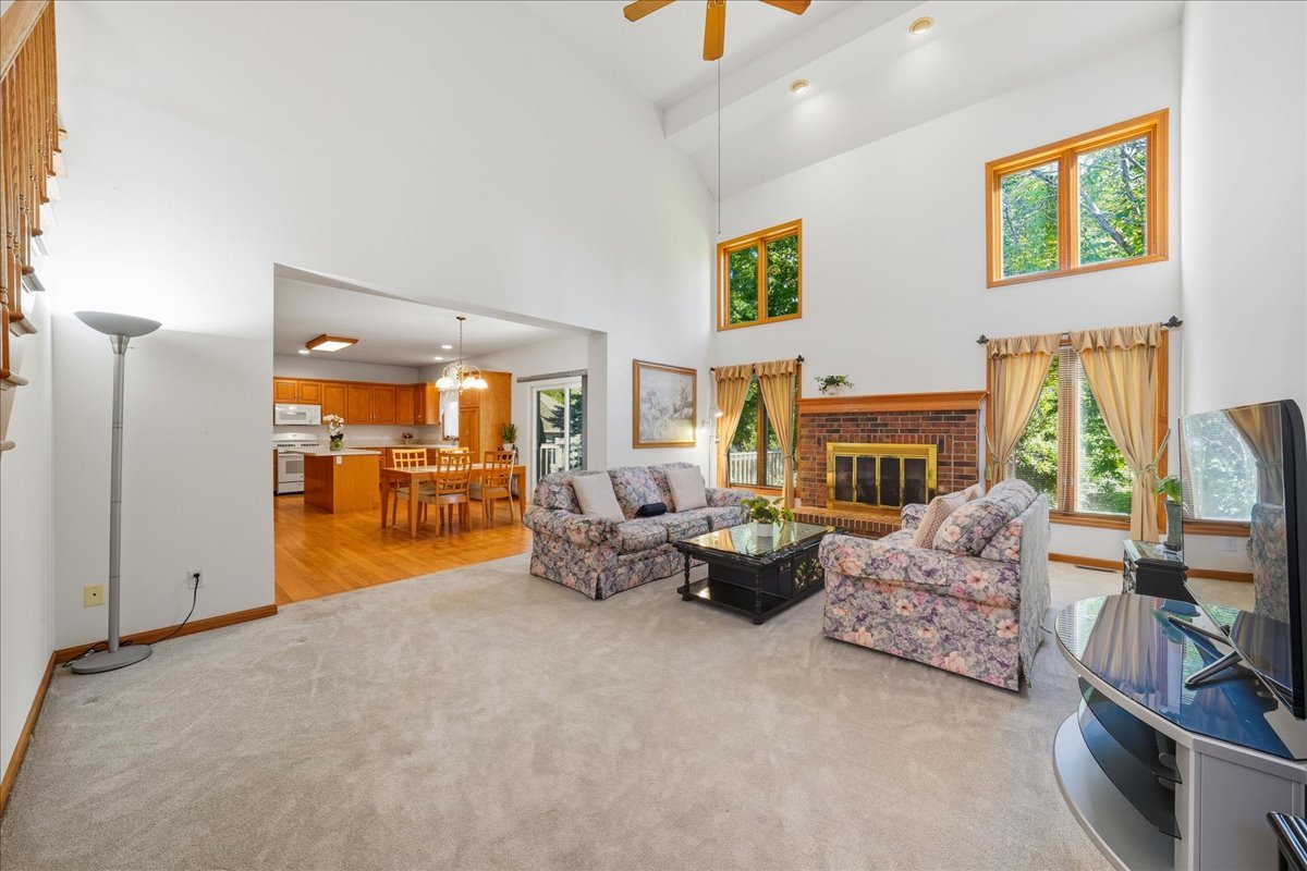 8 Mossfield Court, Sugar Grove, IL 60554
