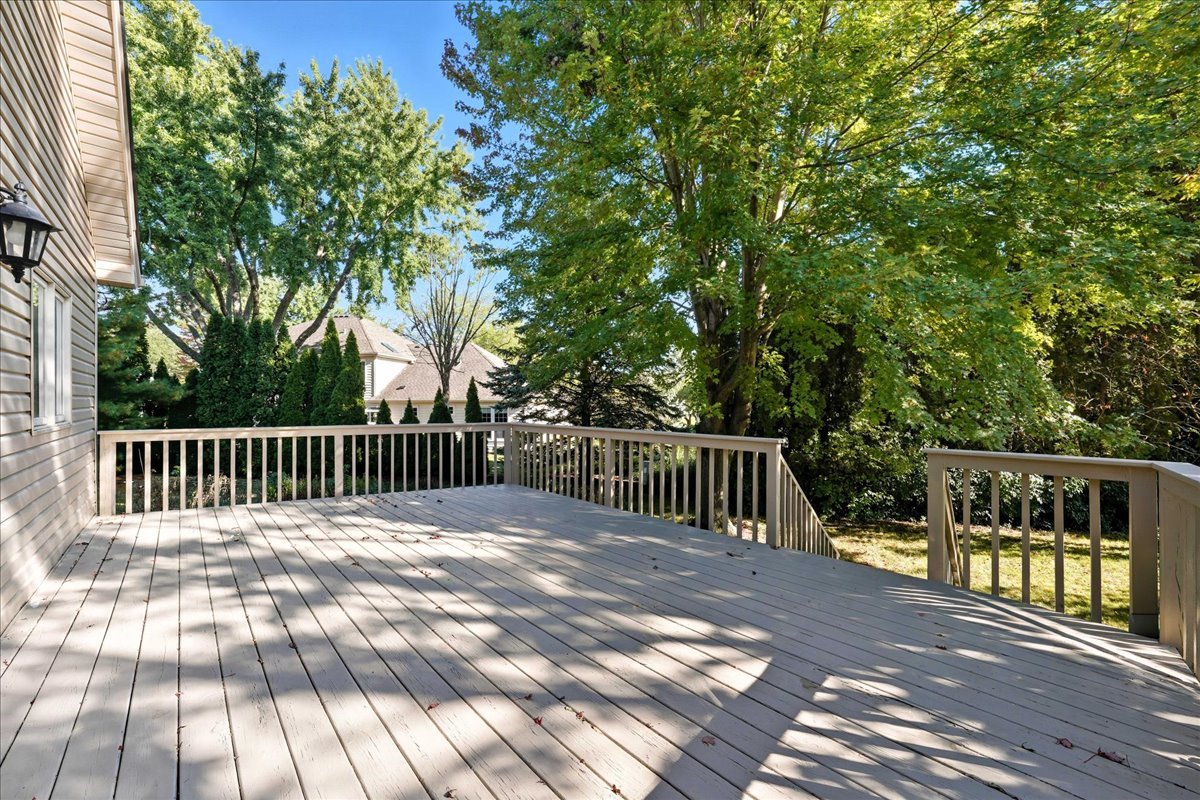 8 Mossfield Court, Sugar Grove, IL 60554