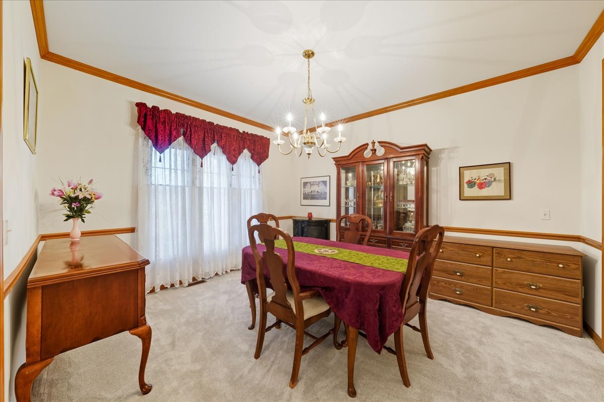 8 Mossfield Court, Sugar Grove, IL 60554