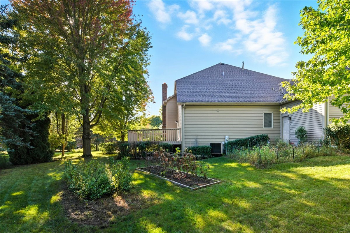8 Mossfield Court, Sugar Grove, IL 60554