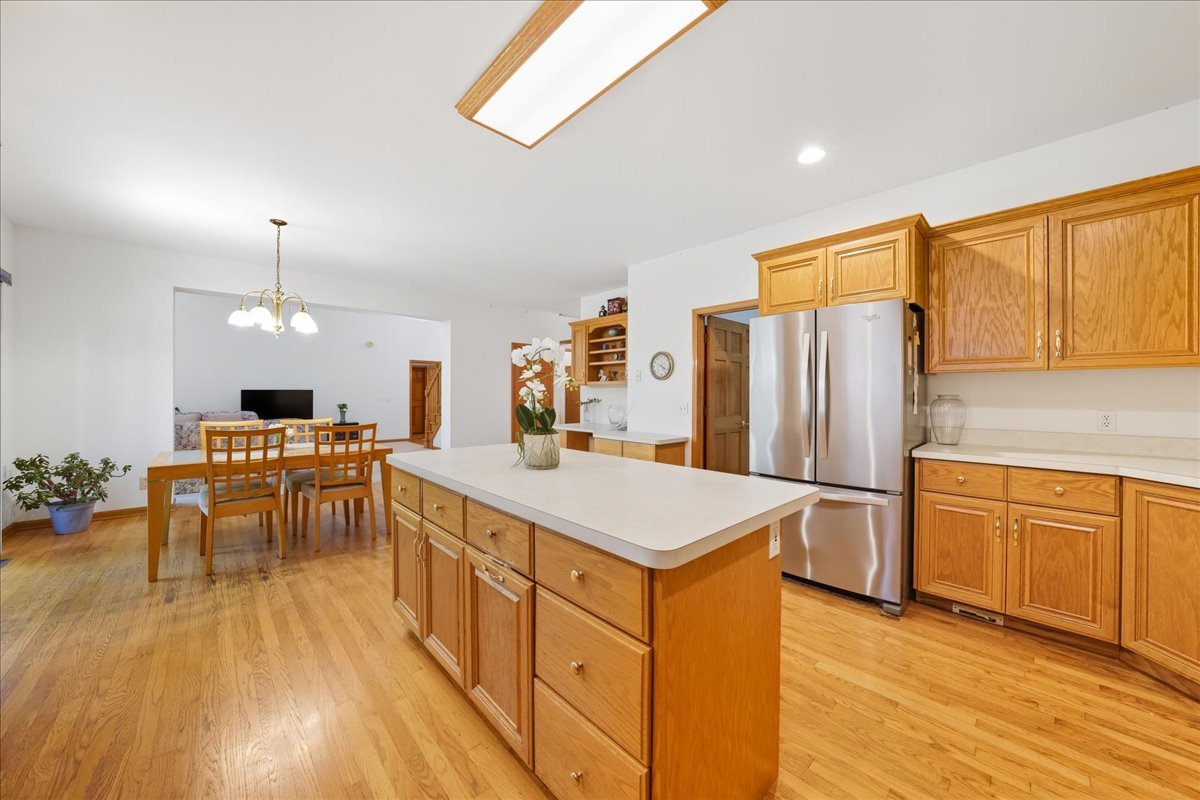 8 Mossfield Court, Sugar Grove, IL 60554