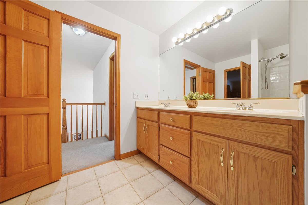 8 Mossfield Court, Sugar Grove, IL 60554
