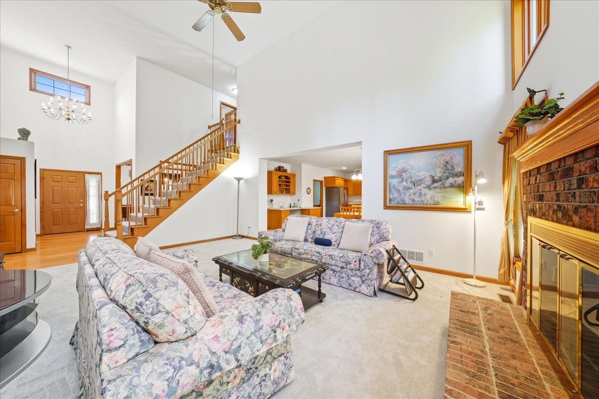 8 Mossfield Court, Sugar Grove, IL 60554