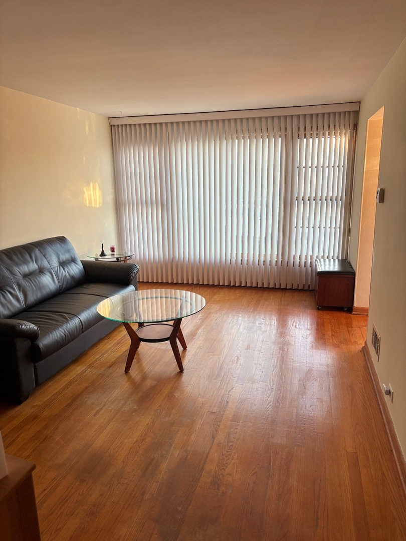 5137 S Rutherford Avenue, Chicago, IL 60638