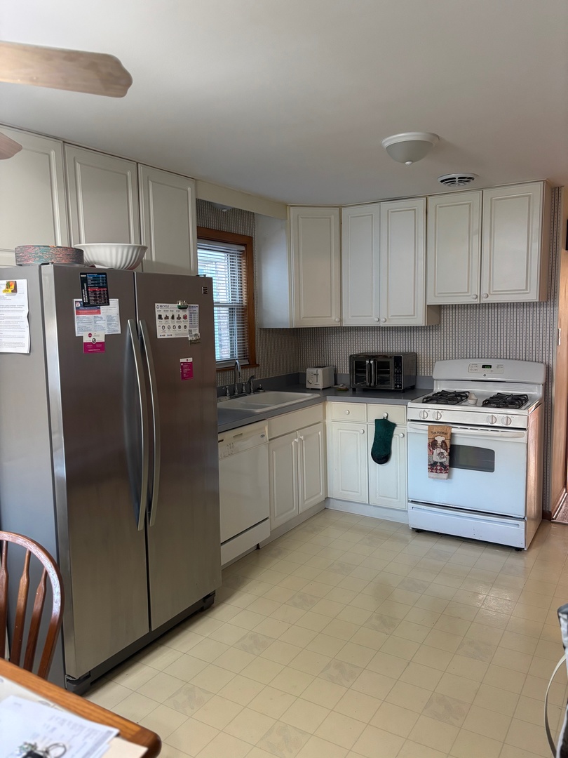 5137 S Rutherford Avenue, Chicago, IL 60638