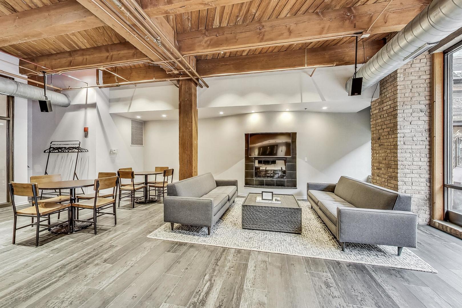 1040 W Adams Street #374, Chicago, IL 60607