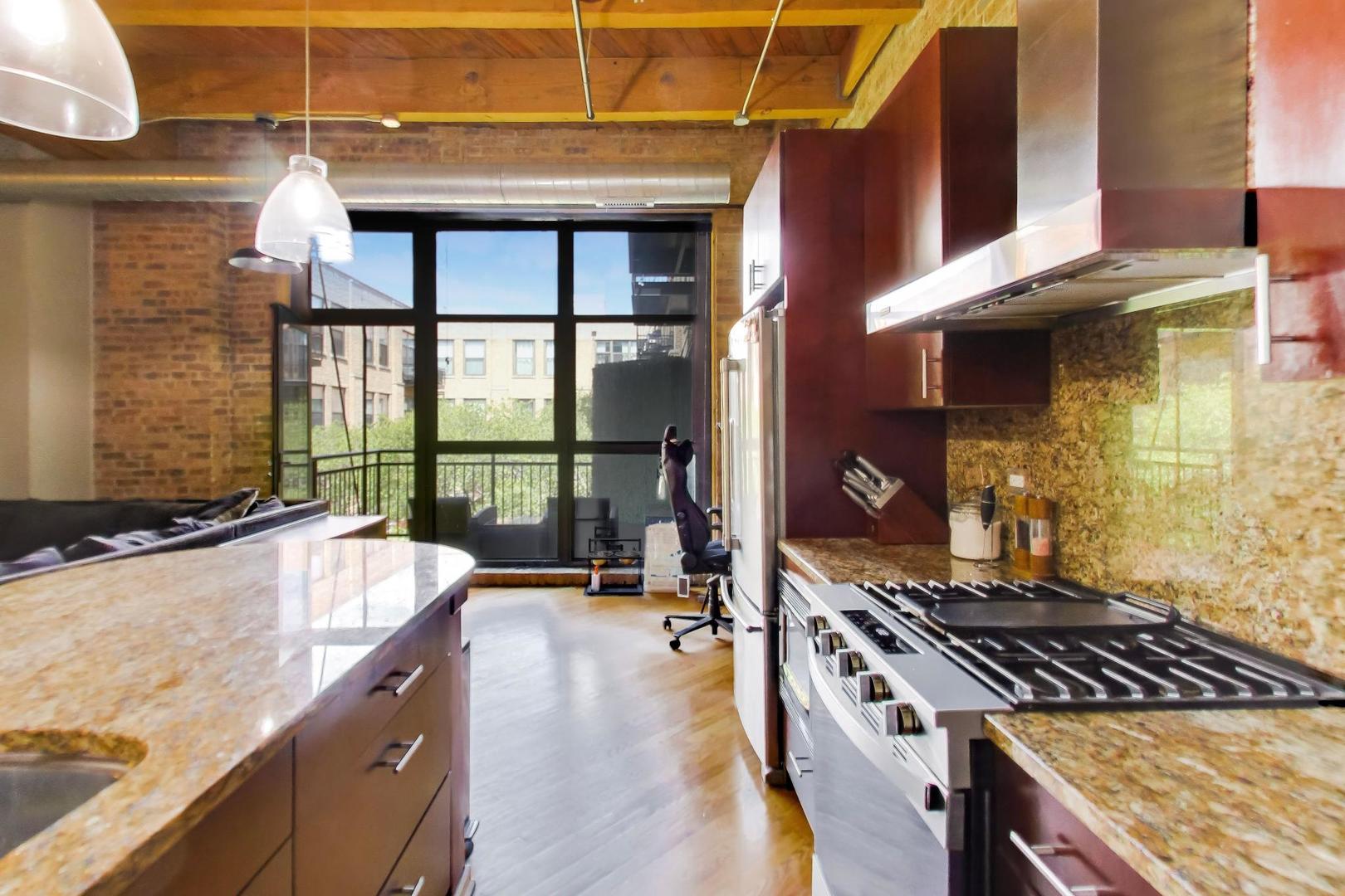 1040 W Adams Street #374, Chicago, IL 60607