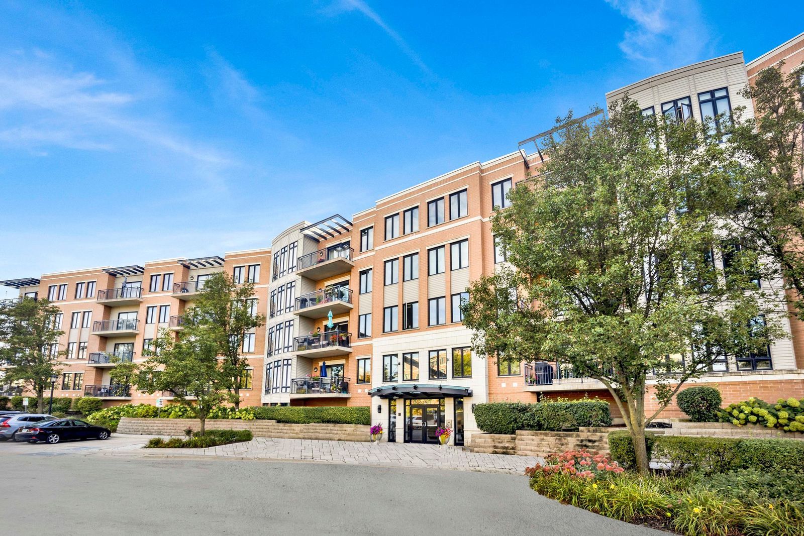 145 S York Street #322, Elmhurst, IL 60126