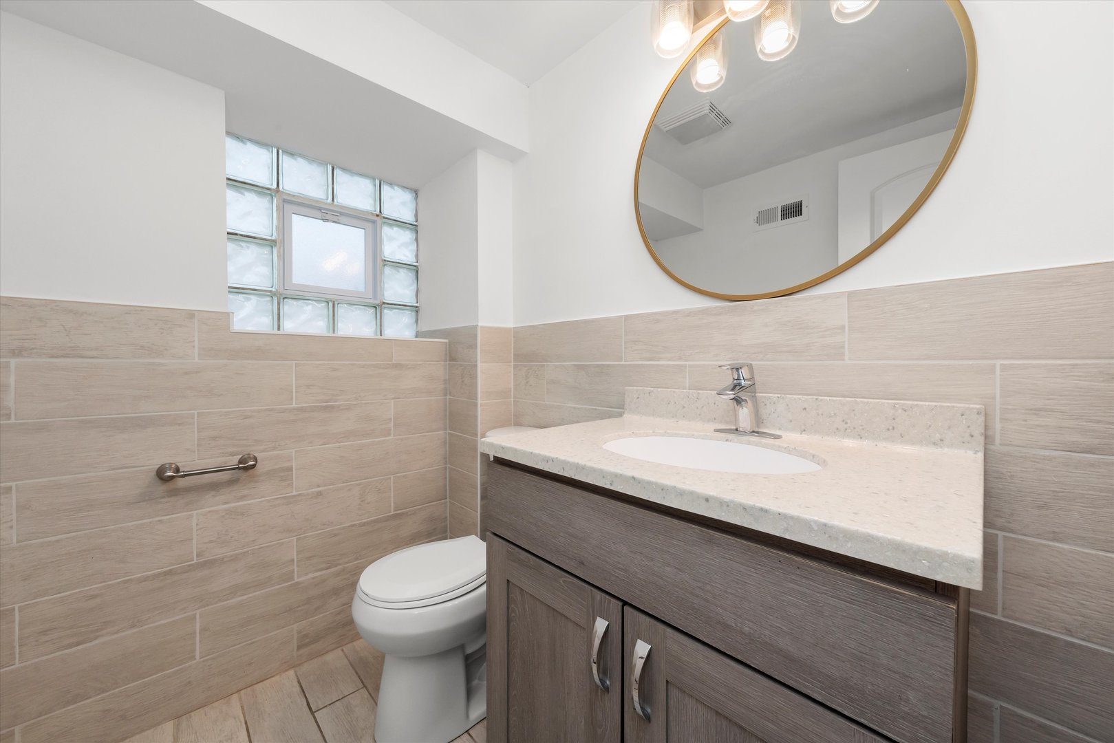 8229 S 76th Avenue, Bridgeview, IL 60455