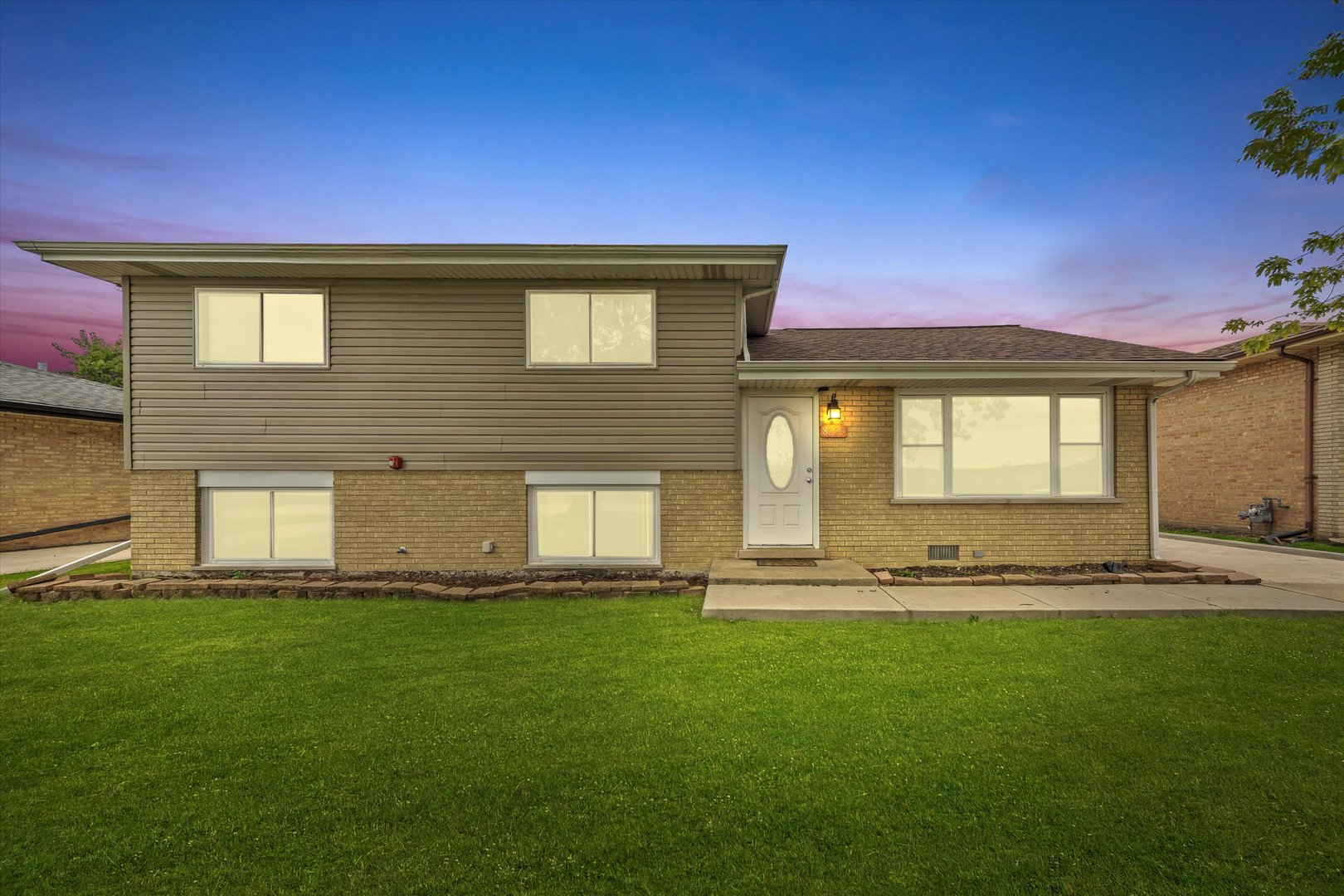 8229 S 76th Avenue, Bridgeview, IL 60455