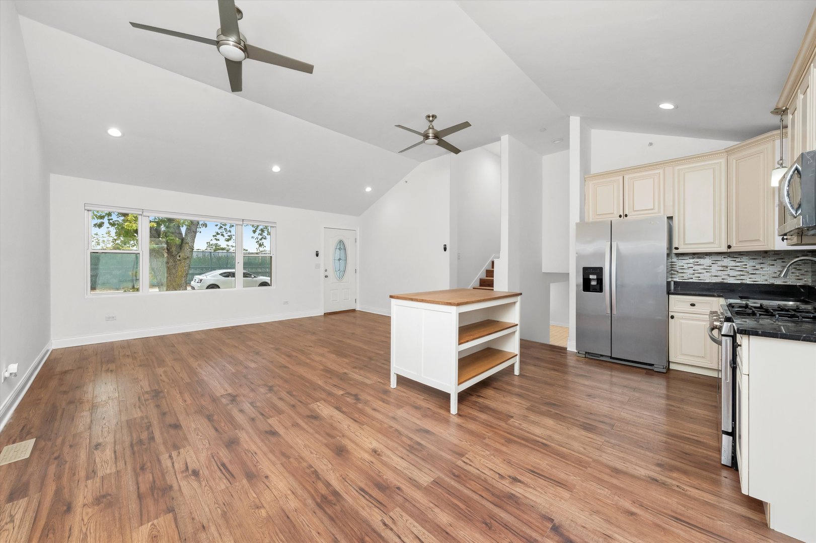 8229 S 76th Avenue, Bridgeview, IL 60455